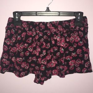 COMFORTABLE Floral Flowy Shorts
